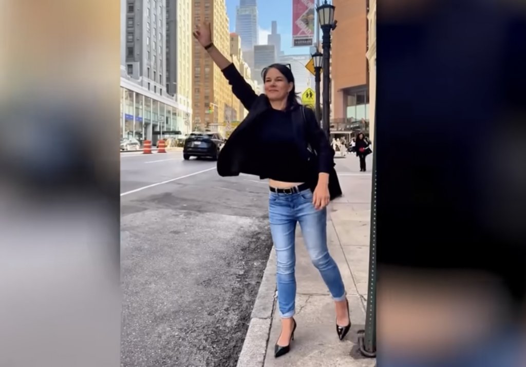 Baerbock verteidigt Serien-Inszenierung – als „Türöffner“